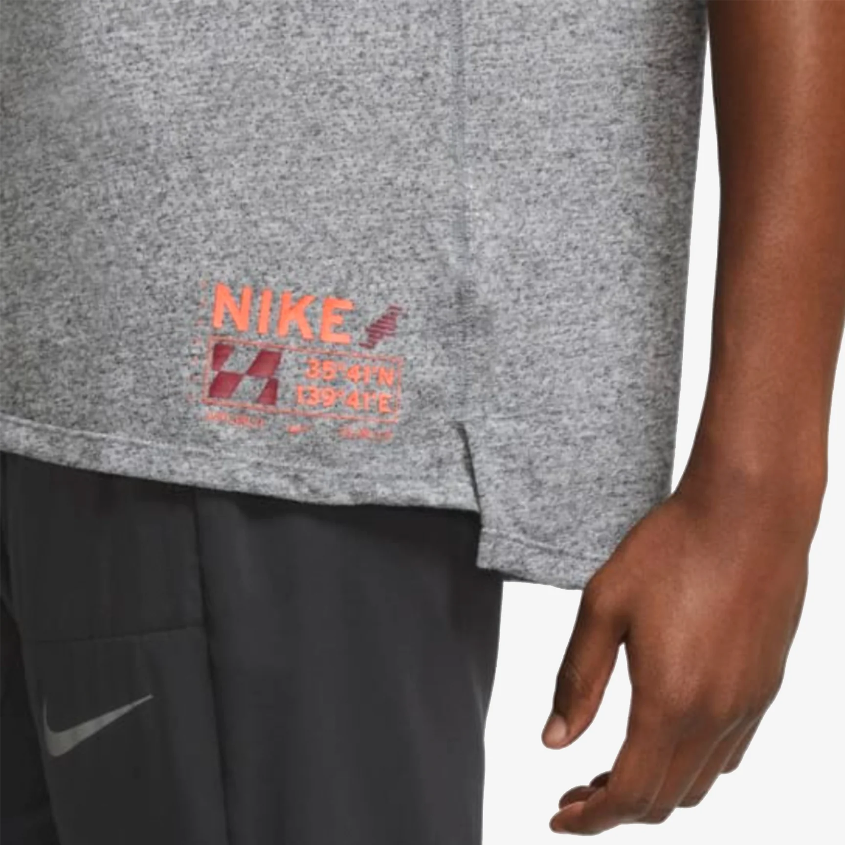 NIKE RISE 365 FUTURE FAST T-SHIRT - Image 4