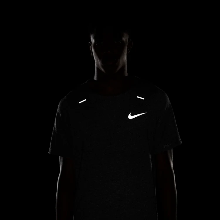 NIKE RISE 365 FUTURE FAST T-SHIRT - Image 7