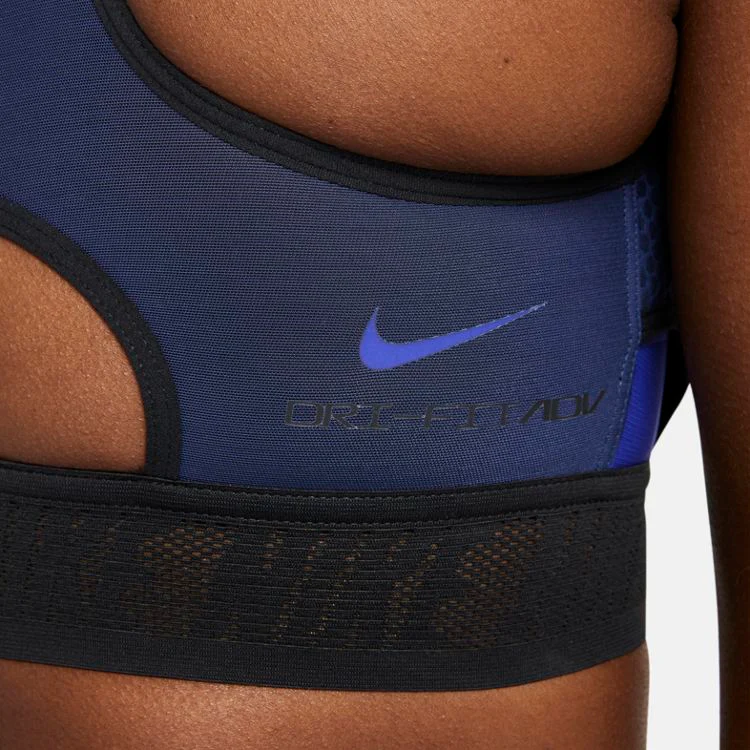 TOP NIKE SWOOSH ULTRABREATHE - MEDIUM IMPACT - Image 5